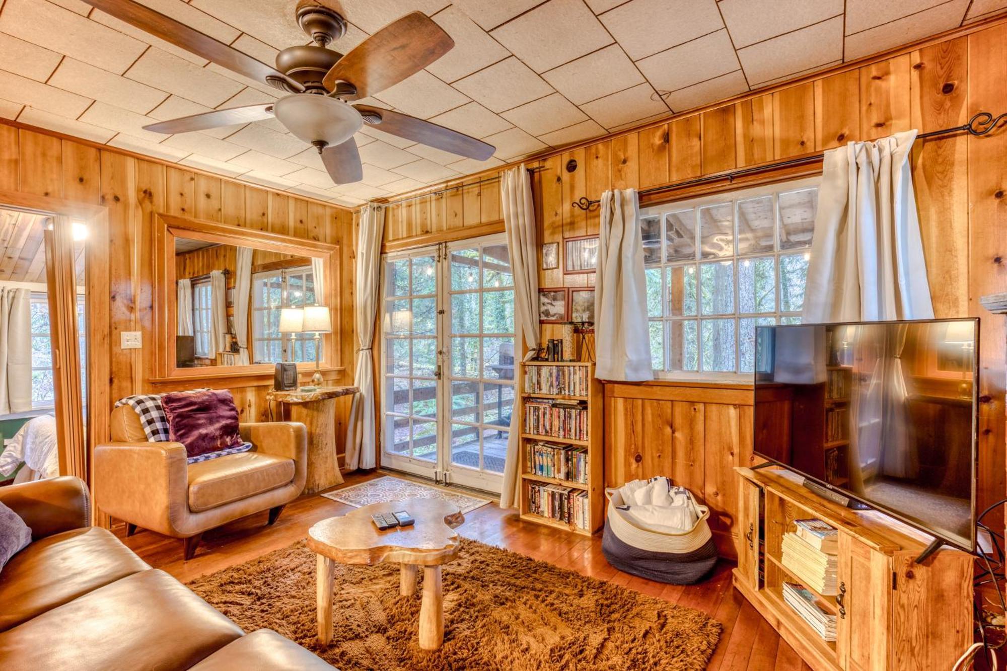 The Cedars Cabin Welches Eksteriør bilde